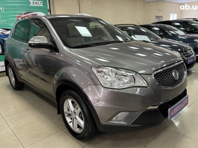Сірий Cанг Йонг Korando, об'ємом двигуна 0 л та пробігом 132 тис. км за 8300 $, фото 3 на Automoto.ua