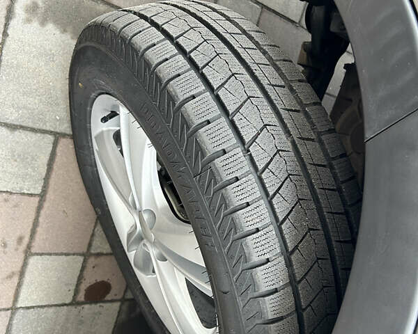 Сірий Cанг Йонг Korando, об'ємом двигуна 2 л та пробігом 171 тис. км за 9999 $, фото 15 на Automoto.ua