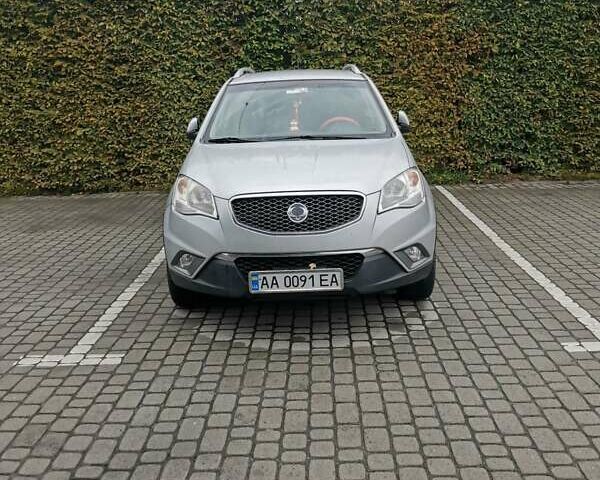 Сірий Cанг Йонг Korando, об'ємом двигуна 2 л та пробігом 153 тис. км за 8500 $, фото 4 на Automoto.ua