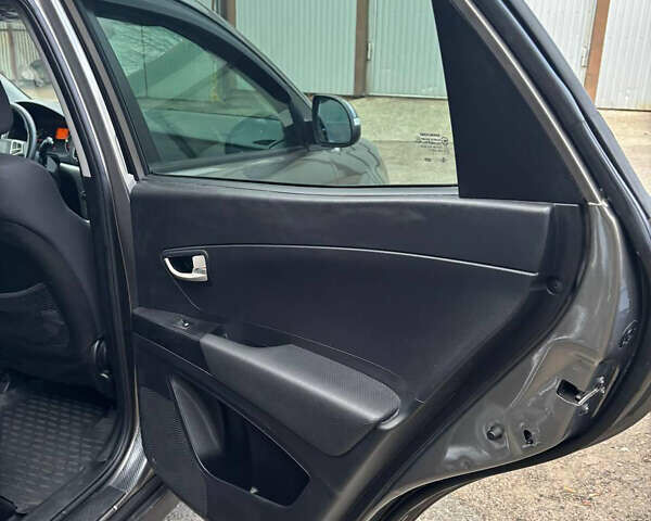 Серый Cанг Йонг Корандо, объемом двигателя 2 л и пробегом 168 тыс. км за 8700 $, фото 17 на Automoto.ua