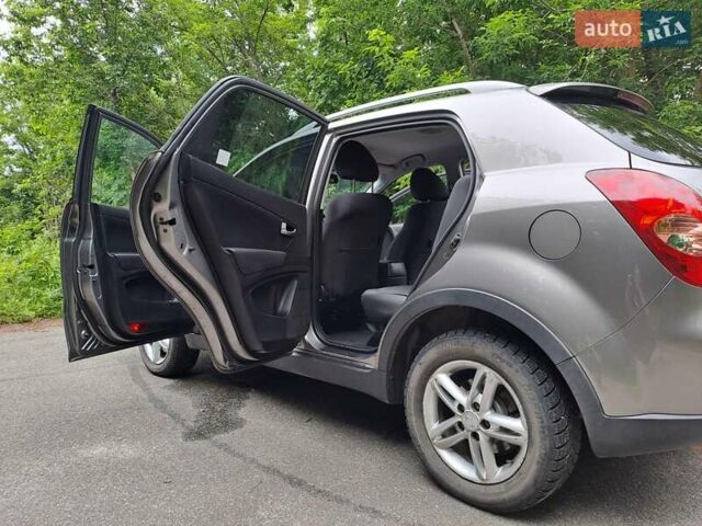 Сірий Cанг Йонг Korando, об'ємом двигуна 2 л та пробігом 135 тис. км за 9000 $, фото 7 на Automoto.ua