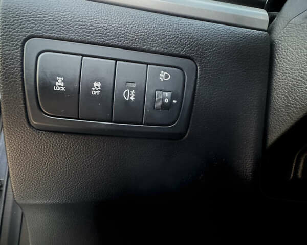 Серый Cанг Йонг Корандо, объемом двигателя 2 л и пробегом 134 тыс. км за 8999 $, фото 12 на Automoto.ua