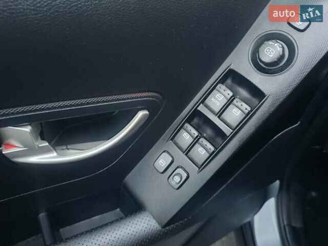 Серый Cанг Йонг Корандо, объемом двигателя 2 л и пробегом 144 тыс. км за 8000 $, фото 11 на Automoto.ua