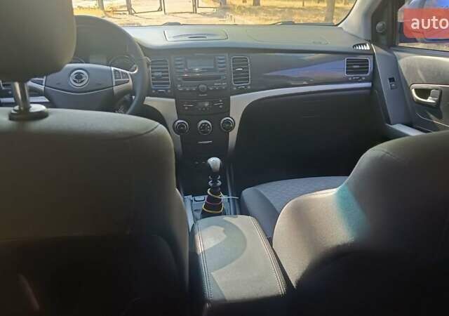 Серый Cанг Йонг Корандо, объемом двигателя 2 л и пробегом 130 тыс. км за 10000 $, фото 9 на Automoto.ua