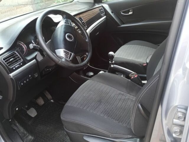 Сірий Cанг Йонг Korando, об'ємом двигуна 2 л та пробігом 216 тис. км за 7800 $, фото 7 на Automoto.ua