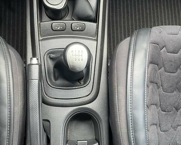 Серый Cанг Йонг Корандо, объемом двигателя 2 л и пробегом 235 тыс. км за 9500 $, фото 7 на Automoto.ua