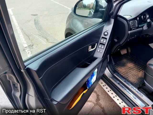 Сірий Cанг Йонг Korando, об'ємом двигуна 2 л та пробігом 115 тис. км за 8280 $, фото 6 на Automoto.ua