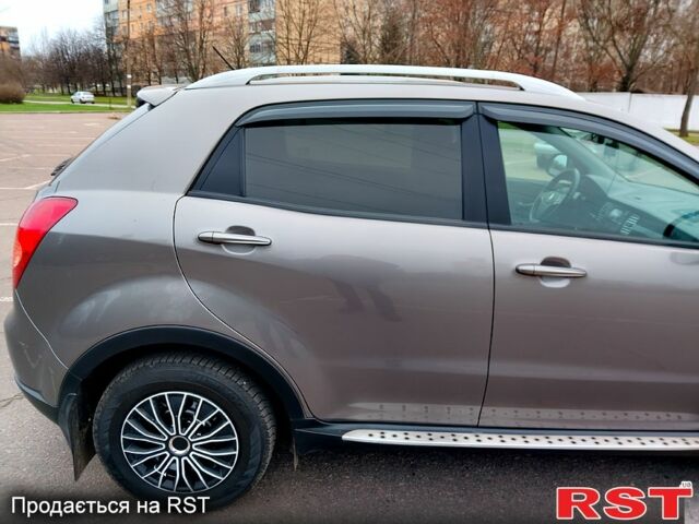 Сірий Cанг Йонг Korando, об'ємом двигуна 2 л та пробігом 115 тис. км за 8280 $, фото 2 на Automoto.ua