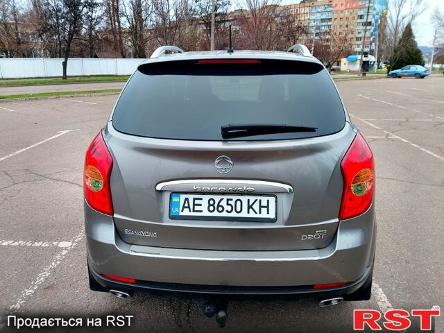 Сірий Cанг Йонг Korando, об'ємом двигуна 2 л та пробігом 115 тис. км за 8280 $, фото 3 на Automoto.ua