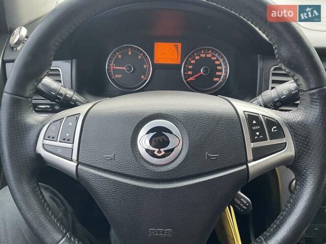 Серый Cанг Йонг Корандо, объемом двигателя 2 л и пробегом 235 тыс. км за 9500 $, фото 9 на Automoto.ua