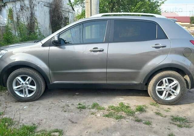 Сірий Cанг Йонг Korando, об'ємом двигуна 2 л та пробігом 139 тис. км за 6500 $, фото 2 на Automoto.ua