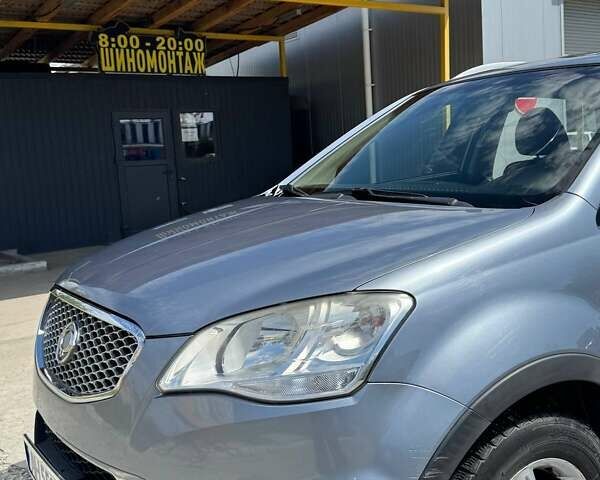 Серый Cанг Йонг Корандо, объемом двигателя 2 л и пробегом 162 тыс. км за 9000 $, фото 1 на Automoto.ua