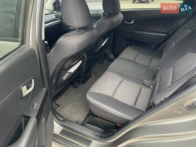 Серый Cанг Йонг Корандо, объемом двигателя 2 л и пробегом 235 тыс. км за 9500 $, фото 11 на Automoto.ua