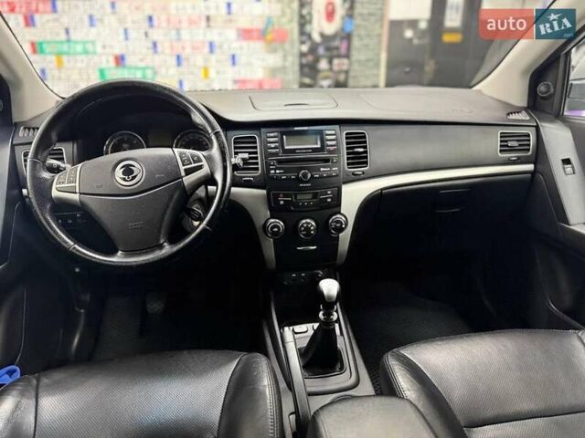 Сірий Cанг Йонг Korando, об'ємом двигуна 2 л та пробігом 181 тис. км за 9200 $, фото 14 на Automoto.ua