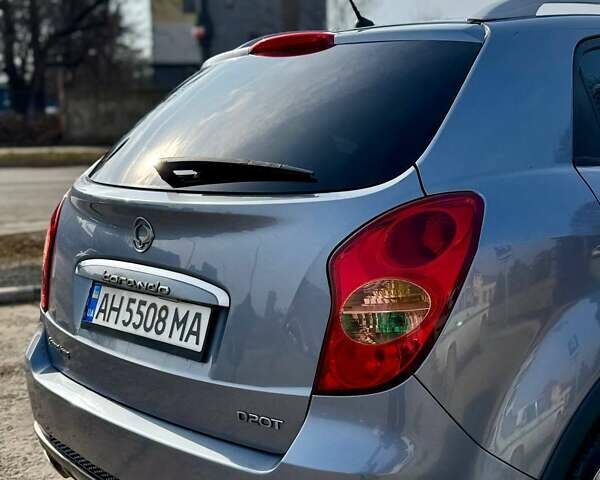 Серый Cанг Йонг Корандо, объемом двигателя 2 л и пробегом 162 тыс. км за 9000 $, фото 4 на Automoto.ua