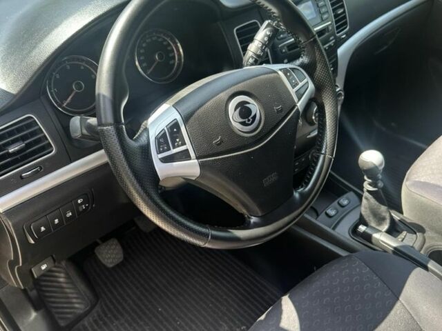 Серый Cанг Йонг Корандо, объемом двигателя 2 л и пробегом 231 тыс. км за 6700 $, фото 6 на Automoto.ua