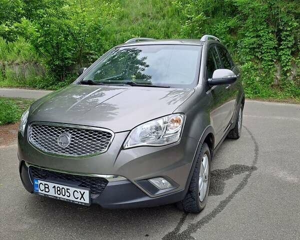 Сірий Cанг Йонг Korando, об'ємом двигуна 2 л та пробігом 135 тис. км за 9000 $, фото 1 на Automoto.ua