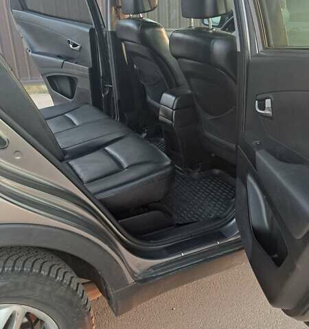 Сірий Cанг Йонг Korando, об'ємом двигуна 2 л та пробігом 208 тис. км за 9100 $, фото 4 на Automoto.ua