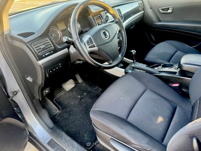 Серый Cанг Йонг Корандо, объемом двигателя 2 л и пробегом 134 тыс. км за 9600 $, фото 6 на Automoto.ua