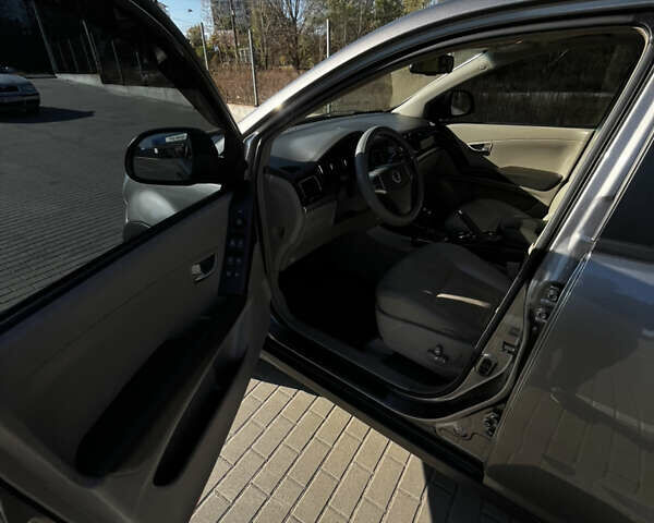 Сірий Cанг Йонг Korando, об'ємом двигуна 2 л та пробігом 134 тис. км за 10350 $, фото 13 на Automoto.ua