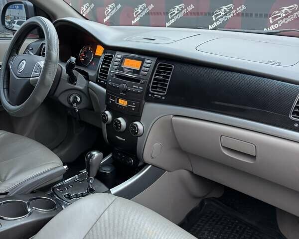 Сірий Cанг Йонг Korando, об'ємом двигуна 2 л та пробігом 133 тис. км за 9900 $, фото 29 на Automoto.ua