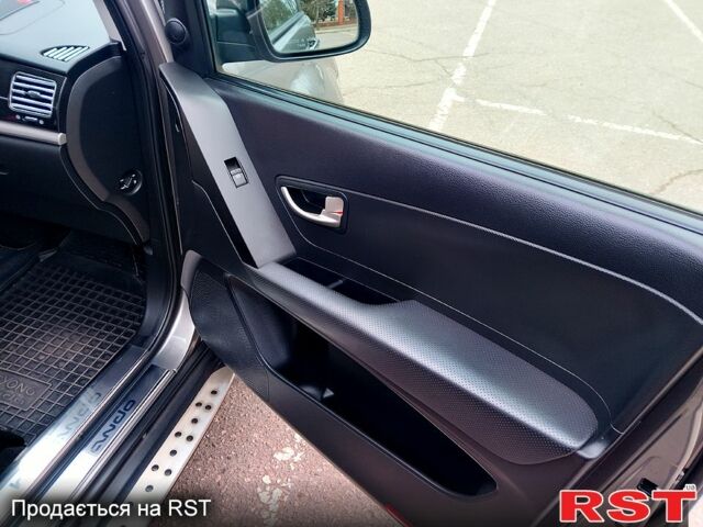 Сірий Cанг Йонг Korando, об'ємом двигуна 2 л та пробігом 115 тис. км за 8280 $, фото 11 на Automoto.ua