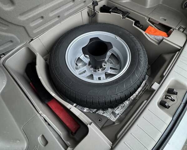 Сірий Cанг Йонг Korando, об'ємом двигуна 2 л та пробігом 133 тис. км за 9900 $, фото 13 на Automoto.ua