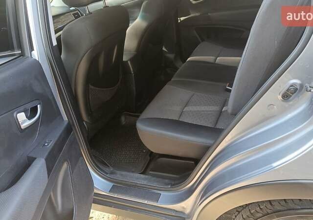 Серый Cанг Йонг Корандо, объемом двигателя 2 л и пробегом 130 тыс. км за 10000 $, фото 2 на Automoto.ua