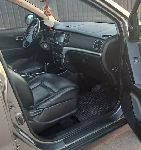 Сірий Cанг Йонг Korando, об'ємом двигуна 2 л та пробігом 208 тис. км за 9100 $, фото 5 на Automoto.ua