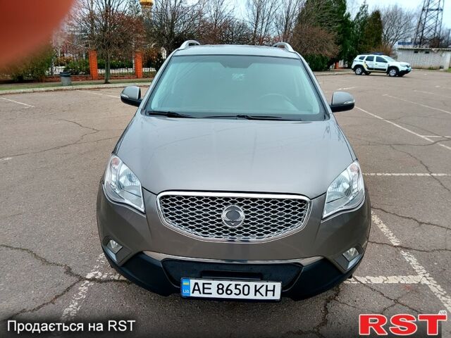 Сірий Cанг Йонг Korando, об'ємом двигуна 2 л та пробігом 115 тис. км за 8280 $, фото 13 на Automoto.ua