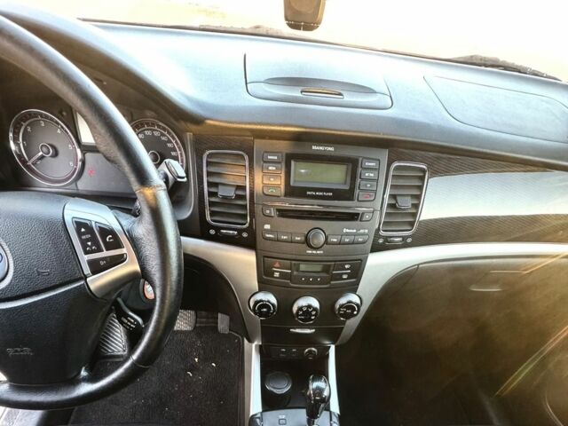 Серый Cанг Йонг Корандо, объемом двигателя 2 л и пробегом 134 тыс. км за 8900 $, фото 9 на Automoto.ua