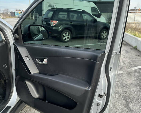 Сірий Cанг Йонг Korando, об'ємом двигуна 2 л та пробігом 151 тис. км за 8100 $, фото 8 на Automoto.ua