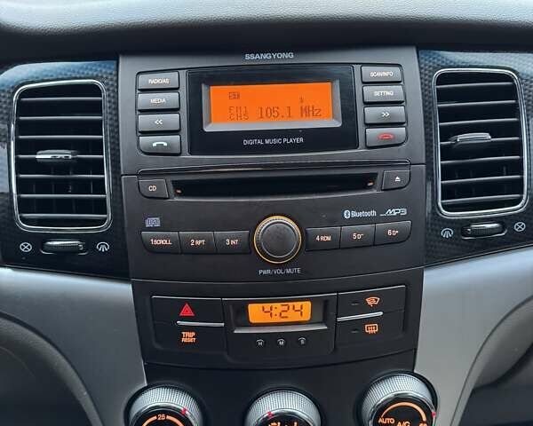 Сірий Cанг Йонг Korando, об'ємом двигуна 2 л та пробігом 133 тис. км за 9900 $, фото 24 на Automoto.ua