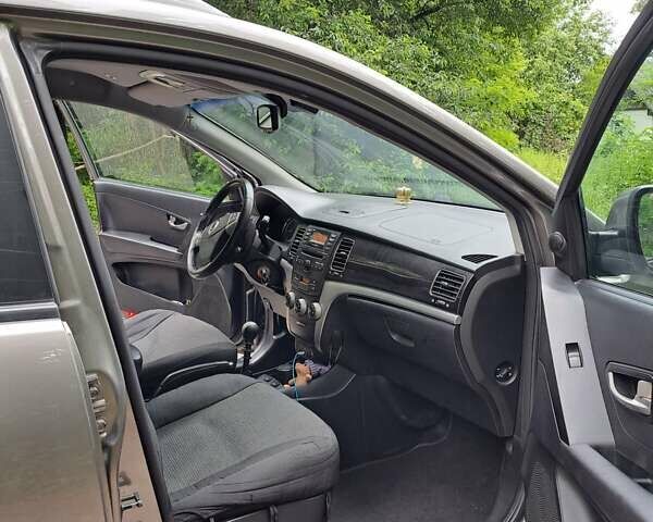 Сірий Cанг Йонг Korando, об'ємом двигуна 2 л та пробігом 135 тис. км за 9000 $, фото 2 на Automoto.ua