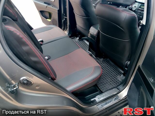 Сірий Cанг Йонг Korando, об'ємом двигуна 2 л та пробігом 115 тис. км за 8280 $, фото 10 на Automoto.ua
