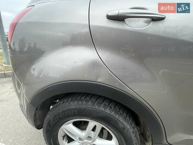 Серый Cанг Йонг Корандо, объемом двигателя 2 л и пробегом 235 тыс. км за 9500 $, фото 3 на Automoto.ua