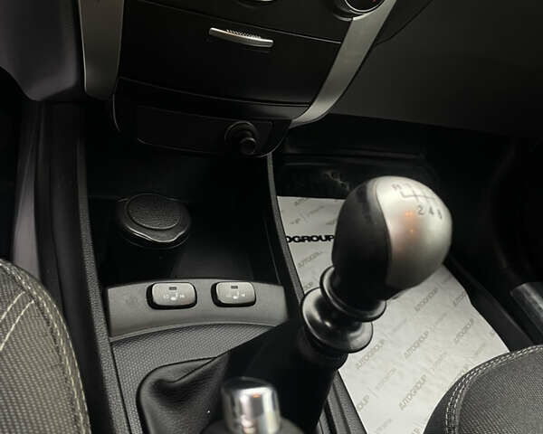 Серый Cанг Йонг Корандо, объемом двигателя 2 л и пробегом 182 тыс. км за 7900 $, фото 16 на Automoto.ua