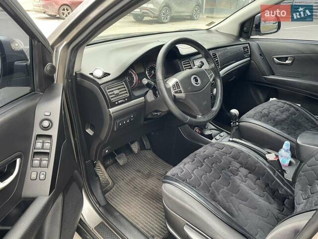 Серый Cанг Йонг Корандо, объемом двигателя 2 л и пробегом 235 тыс. км за 9500 $, фото 6 на Automoto.ua