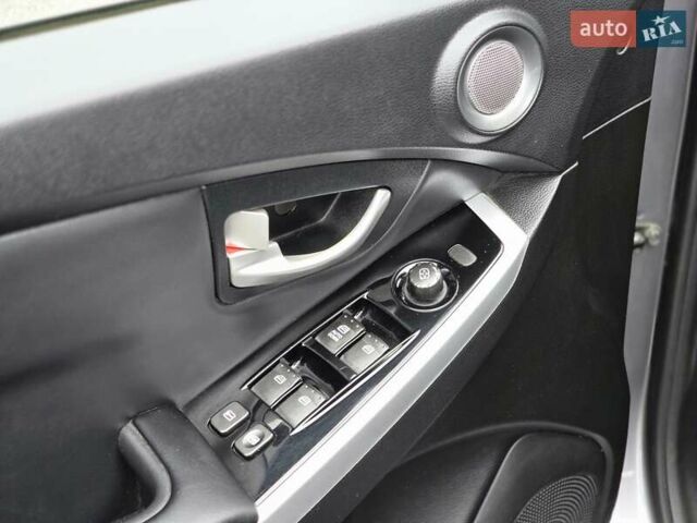 Серый Cанг Йонг Корандо, объемом двигателя 2 л и пробегом 99 тыс. км за 9500 $, фото 37 на Automoto.ua