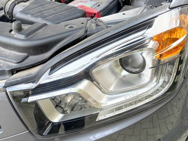 Серый Cанг Йонг Корандо, объемом двигателя 2 л и пробегом 58 тыс. км за 12500 $, фото 5 на Automoto.ua