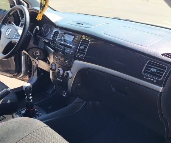 Серый Cанг Йонг Корандо, объемом двигателя 2 л и пробегом 146 тыс. км за 10000 $, фото 10 на Automoto.ua