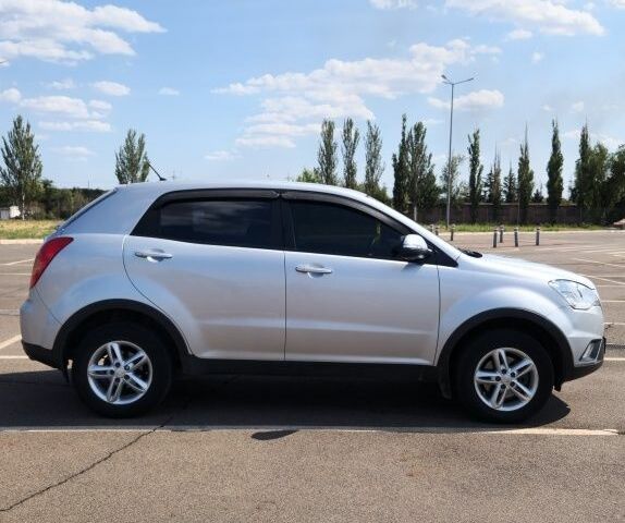 Серый Cанг Йонг Корандо, объемом двигателя 2 л и пробегом 146 тыс. км за 10000 $, фото 4 на Automoto.ua