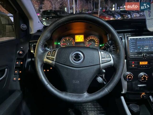 Серый Cанг Йонг Корандо, объемом двигателя 2 л и пробегом 152 тыс. км за 10990 $, фото 12 на Automoto.ua