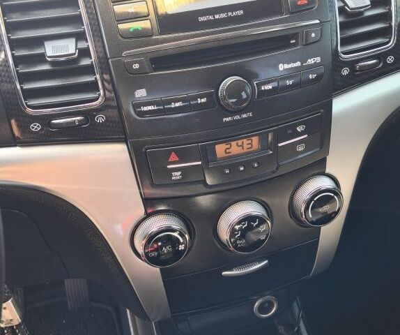 Серый Cанг Йонг Корандо, объемом двигателя 2 л и пробегом 146 тыс. км за 10000 $, фото 13 на Automoto.ua