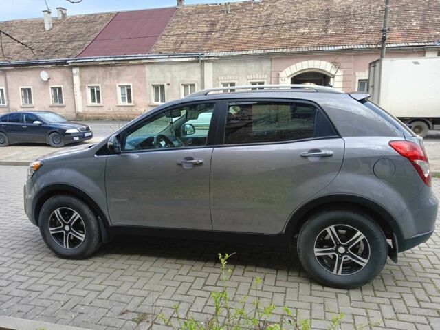 Серый Cанг Йонг Корандо, объемом двигателя 2 л и пробегом 58 тыс. км за 12500 $, фото 2 на Automoto.ua