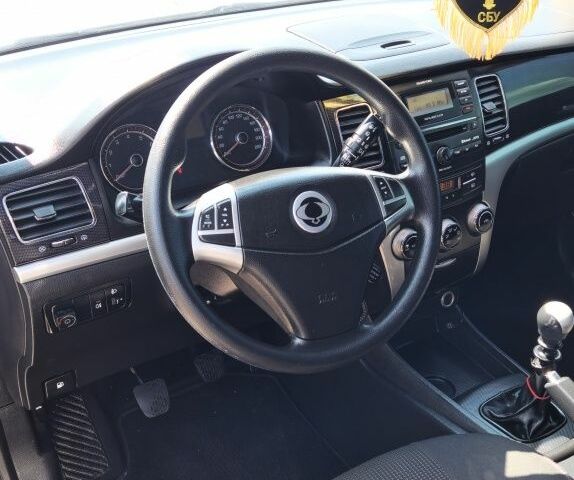 Серый Cанг Йонг Корандо, объемом двигателя 2 л и пробегом 146 тыс. км за 10000 $, фото 8 на Automoto.ua