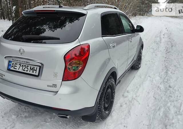 Сірий Cанг Йонг Korando, об'ємом двигуна 2 л та пробігом 96 тис. км за 10700 $, фото 2 на Automoto.ua