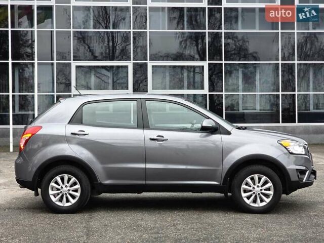 Серый Cанг Йонг Корандо, объемом двигателя 2 л и пробегом 99 тыс. км за 9500 $, фото 7 на Automoto.ua