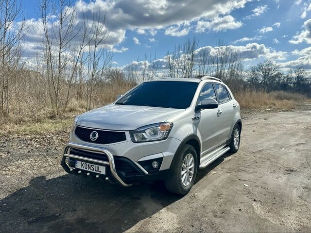 Серый Cанг Йонг Корандо, объемом двигателя 2 л и пробегом 125 тыс. км за 10000 $, фото 3 на Automoto.ua