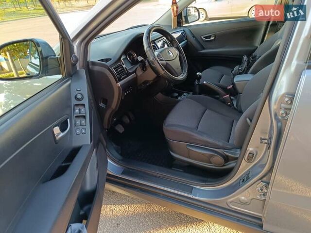 Сірий Cанг Йонг Korando, об'ємом двигуна 2 л та пробігом 72 тис. км за 8800 $, фото 5 на Automoto.ua